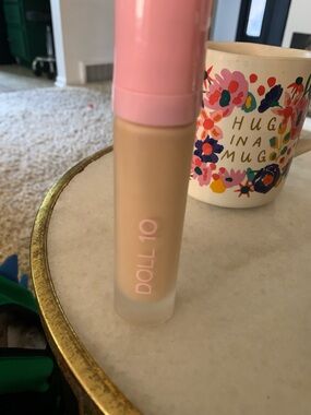 Doll 10 Lightweight Liquid Foundation - light/medium